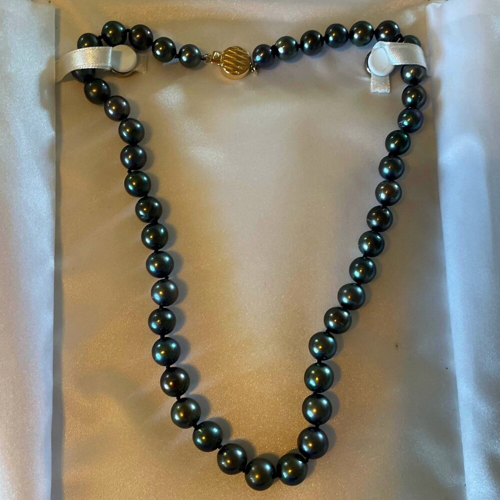 Luminous Luxury: Vintage Tahitian "Aubergine" Pearl Necklace; 14k Gold Clasp